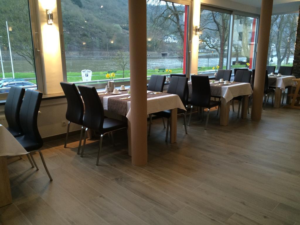 Hotel Garni Reis ทรัยส์-คาร์เดิน ภายนอก รูปภาพ