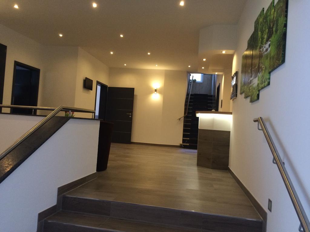 Hotel Garni Reis ทรัยส์-คาร์เดิน ภายนอก รูปภาพ