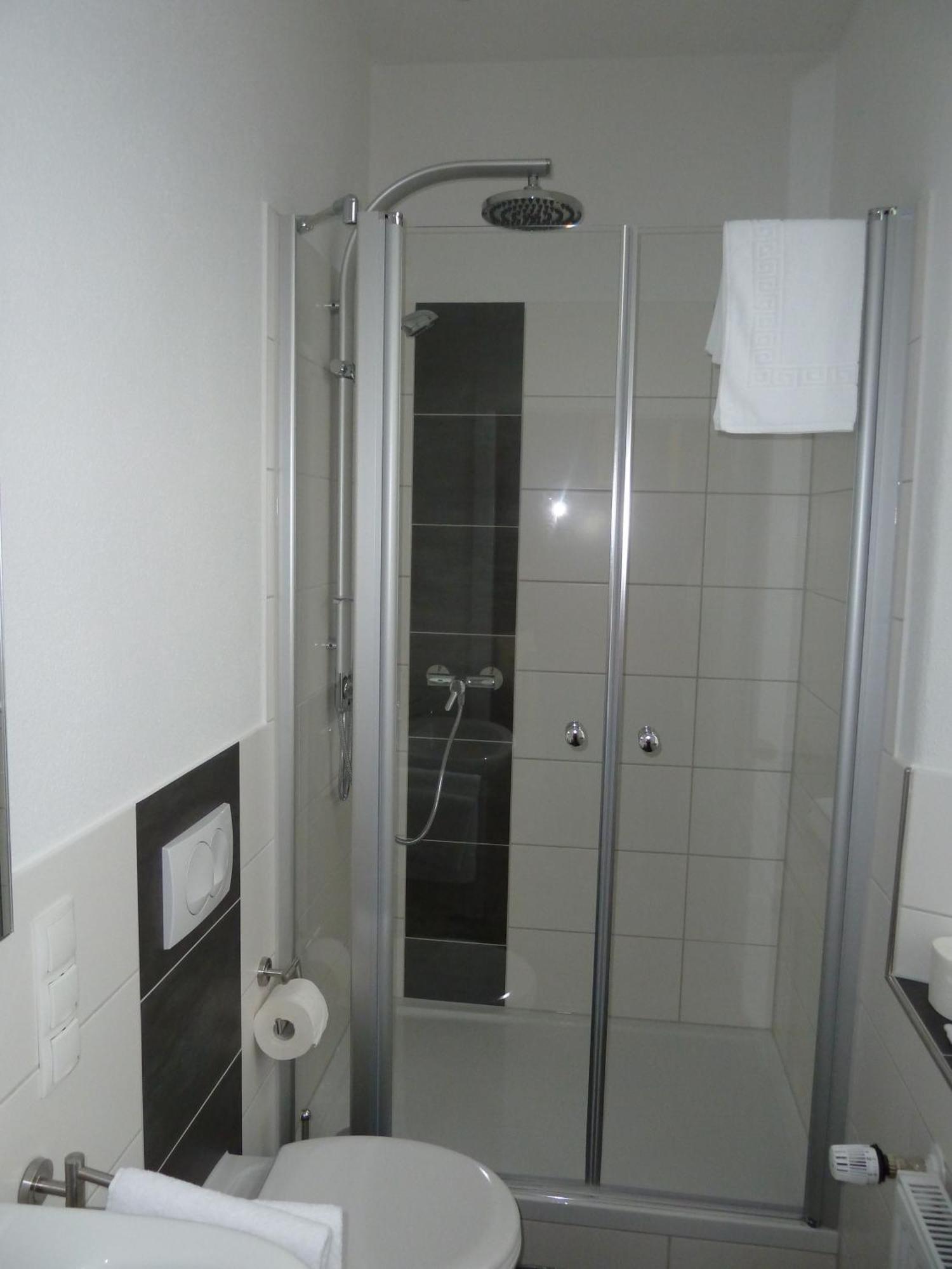 Hotel Garni Reis ทรัยส์-คาร์เดิน ภายนอก รูปภาพ
