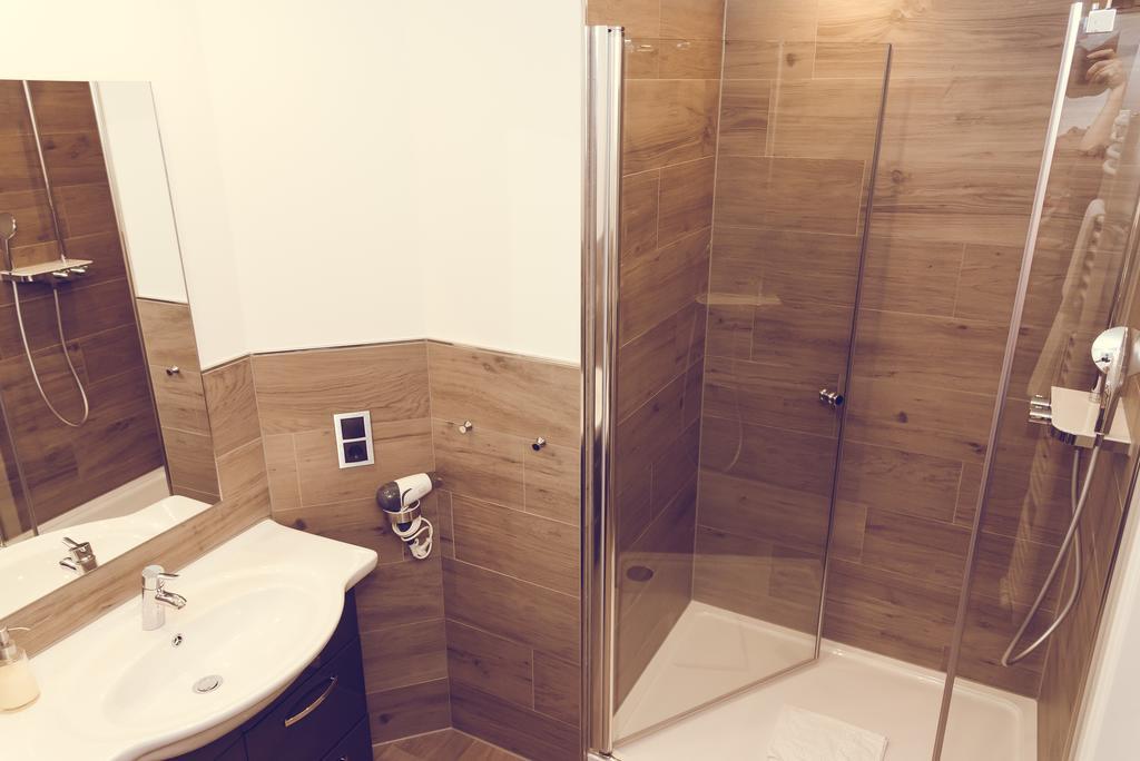 Hotel Garni Reis ทรัยส์-คาร์เดิน ภายนอก รูปภาพ
