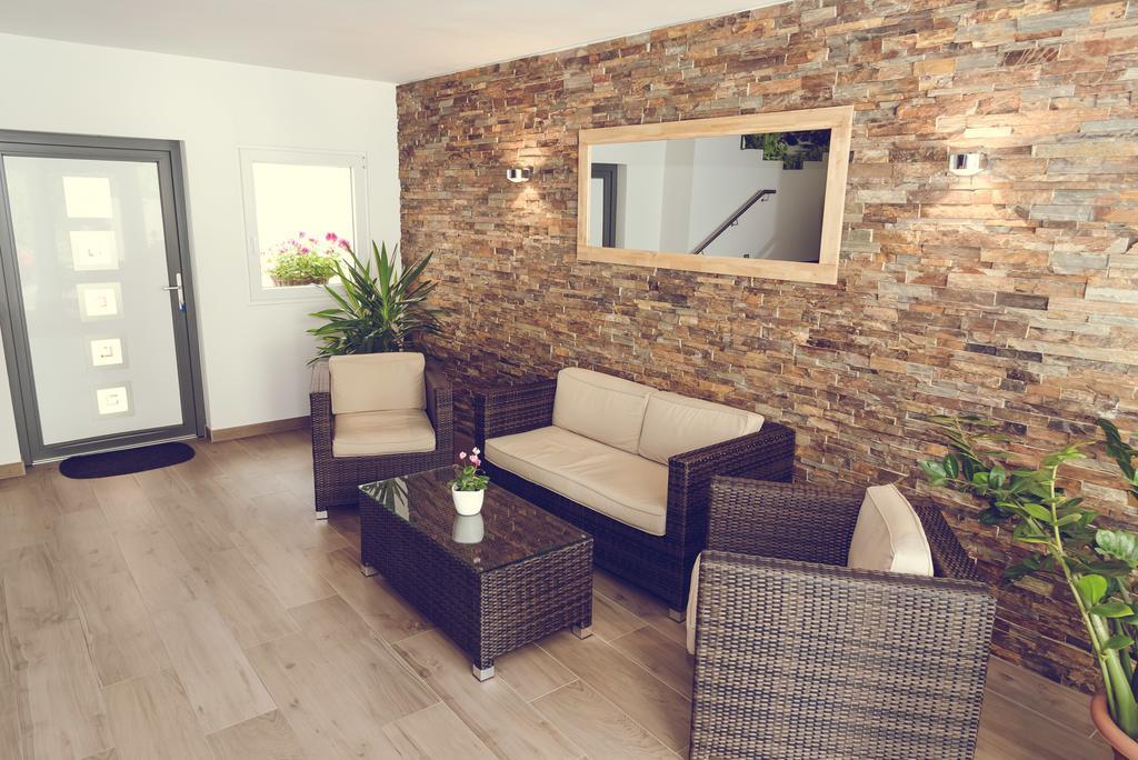 Hotel Garni Reis ทรัยส์-คาร์เดิน ภายนอก รูปภาพ